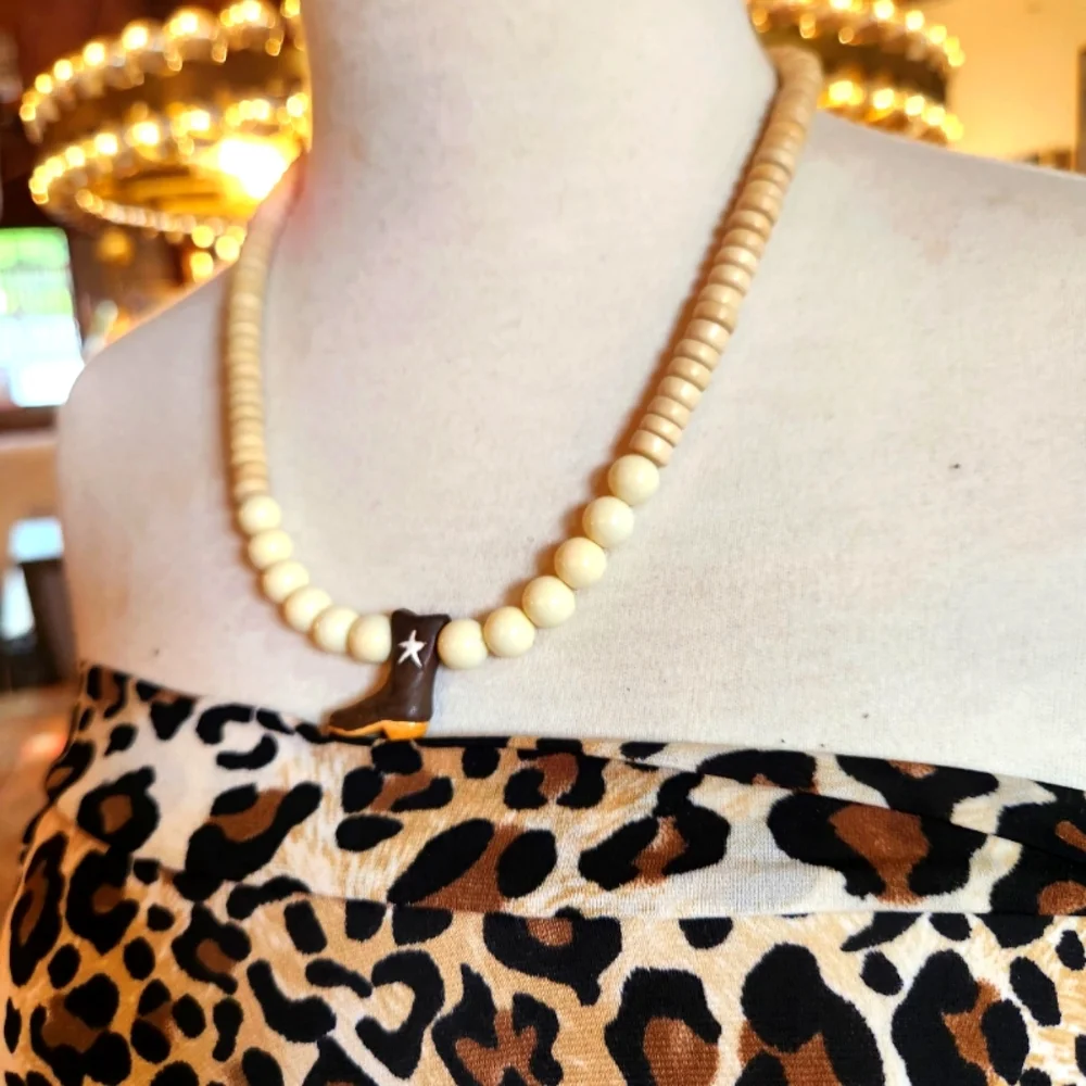 ✨️Cowboy Boot Beaded Necklace - Handcrafted.  Only One Made. Unisex - Picture 3 of 11